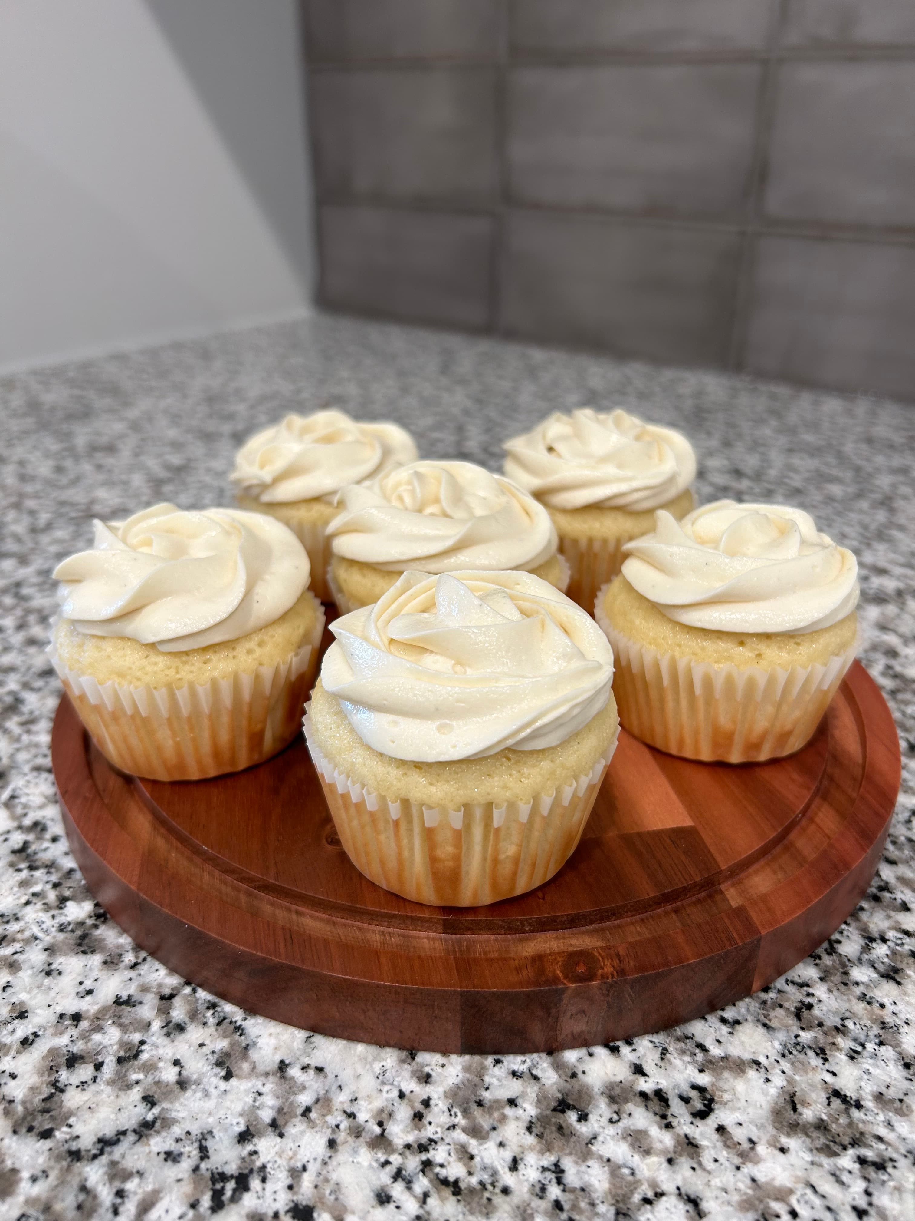 Standard Vanilla Cupcakes